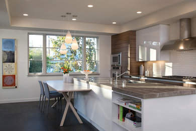 Inspiration for a modern kitchen remodel in San Francisco