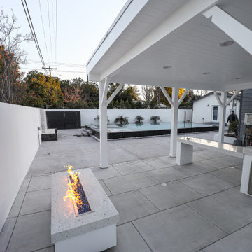 Outdoor Kitchen & Patio