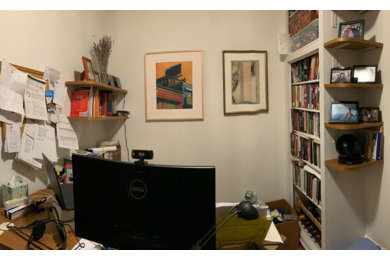 Study room - small freestanding desk study room idea in New York