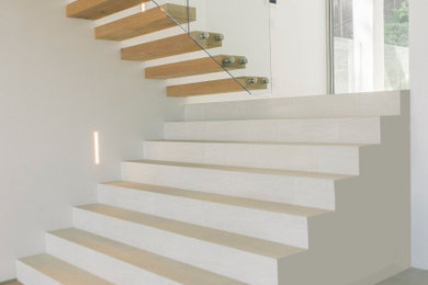 Staircase - contemporary staircase idea in Los Angeles