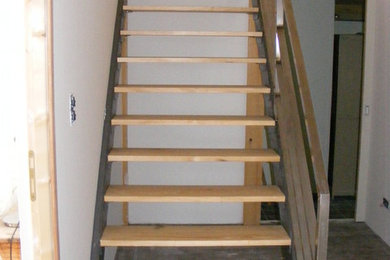 Cette photo montre un escalier industriel.
