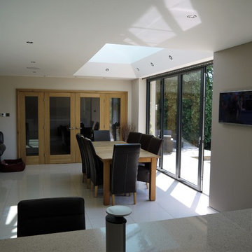 Dark Oak & Gloss Ivory handle-less Kitchen