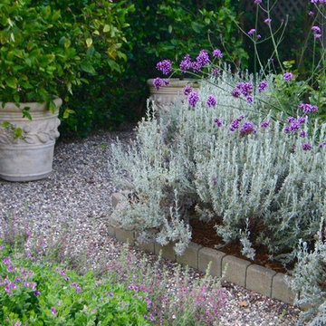 HEDGEROW COTTAGE GARDEN