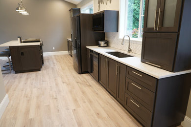 Kitchen - transitional kitchen idea in Portland
