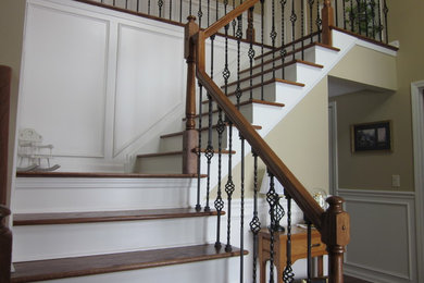 Mid-sized transitional staircase in Cleveland.