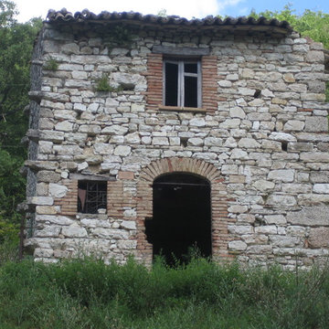 Casale nel bosco