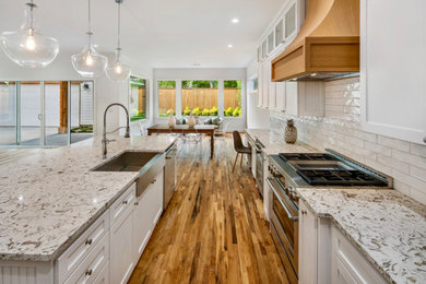 Kitchen - cottage kitchen idea in Dallas