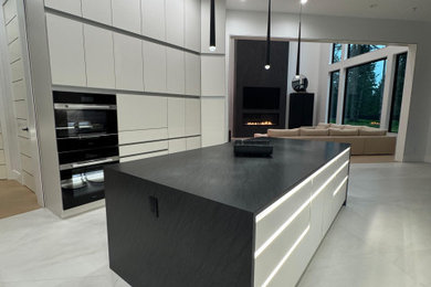 Inspiration for a modern kitchen remodel in Seattle