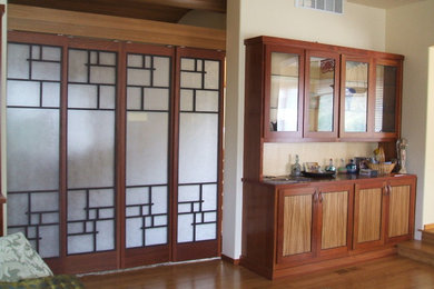 Example of a mid-sized classic open concept bamboo floor and brown floor living room design in Hawaii with a bar and white walls