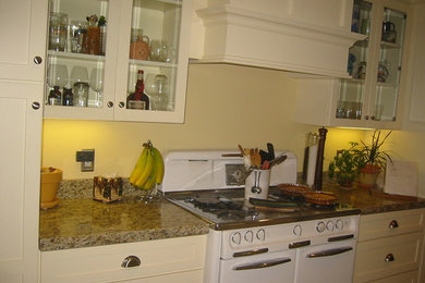 Example of a kitchen design in Santa Barbara