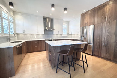 Inspiration for a contemporary kitchen remodel in Ottawa