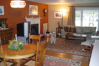 Example of an eclectic dining room design in Milwaukee