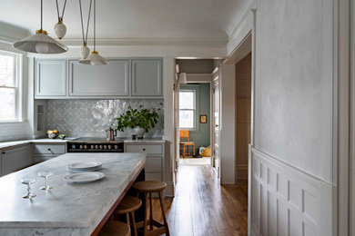 Example of an ornate kitchen design in Minneapolis
