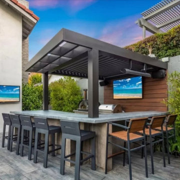 Outdoor Kitchen and Bar