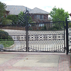 Bailey Drive Gate - Home Fencing And Gates