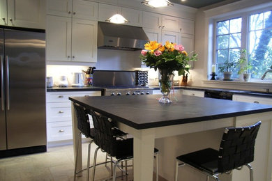 Inspiration for a timeless kitchen remodel in Toronto