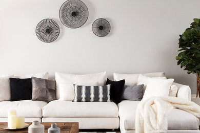 Home design - transitional home design idea in Miami