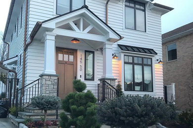 Inspiration for an exterior home remodel in Los Angeles