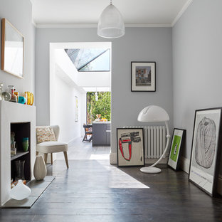 ロンドンのコンテンポラリースタイルのおしゃれなリビングの写真