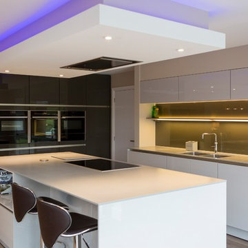 Contemporary kitchen with island unit