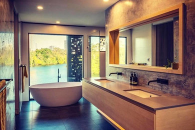 This is an example of a modern bathroom in Gold Coast - Tweed.