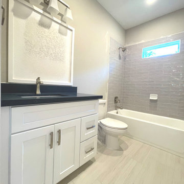 Comfortable White Kitchen and bathroom in Seabrook, TX