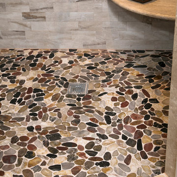 Cozy Traditional Master Bathroom