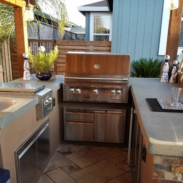The efficient kitchen has everything needed, including beer tap and wine fridge!
