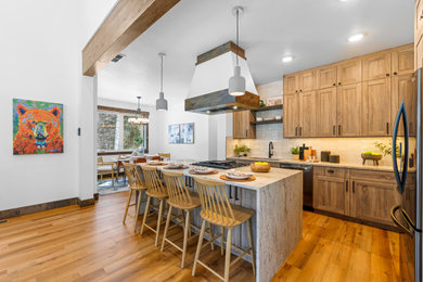 Kitchen photo in Charleston
