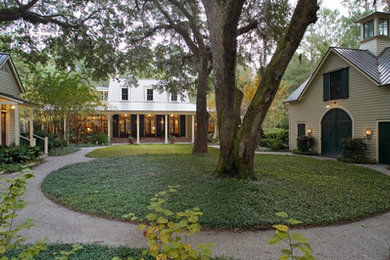 Photo of a traditional landscaping in Atlanta.