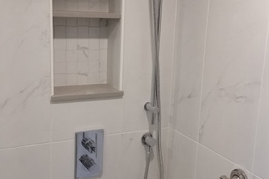 トロントにあるトラディショナルスタイルのおしゃれな浴室の写真