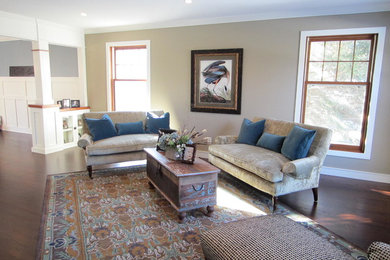 Example of a classic living room design in Minneapolis