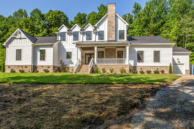 Inspiration for a farmhouse exterior home remodel in Nashville