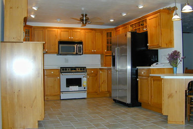 Kitchen - contemporary kitchen idea in Other