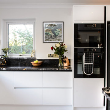 The Built in raised ovens work perfectly with the white gloss cabinets