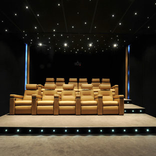 Trendy home theater photo in Nice