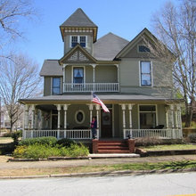 College Street exterior/yard/porch