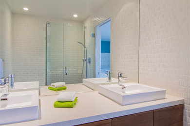 Inspiration for a modern bathroom remodel in Orange County