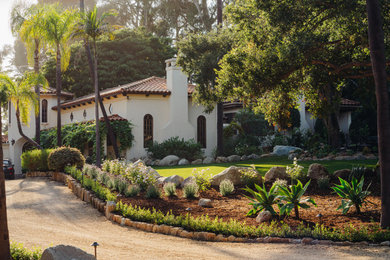 Design ideas for a mediterranean front yard partial sun xeriscape in Santa Barbara with with lawn edging.