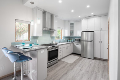 Example of a kitchen design in Los Angeles