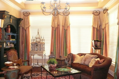 Example of a classic living room design in Little Rock