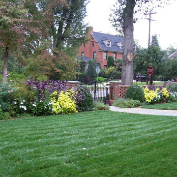 Intown Family Courtyard Garden - Greenville, SC