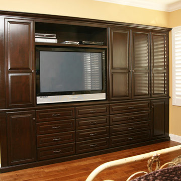Entertainment Centers & Built-in Niches