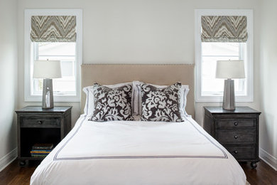 Example of a classic bedroom design in Chicago