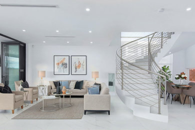 Idee per un grande soggiorno minimalista aperto con sala formale, pareti bianche, pavimento con piastrelle in ceramica e pavimento bianco
