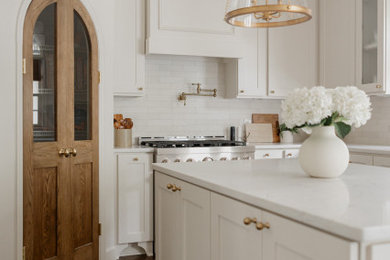 Kitchen photo in Atlanta