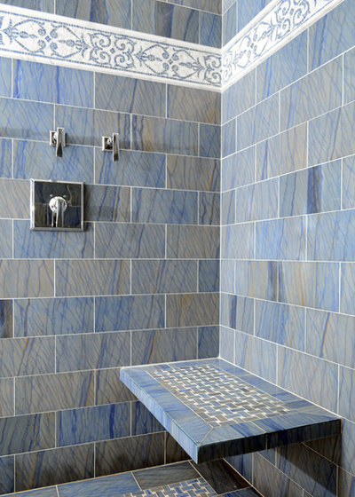 Классический Ванная комната by Architectural Ceramics Inc