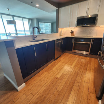 Beautiful Transitional Kitchen Remodel Done in a Two-Tone Color