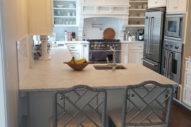 Home design - traditional home design idea in Kansas City