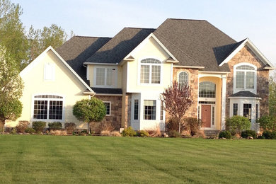 Inspiration for a large timeless home design remodel in New York